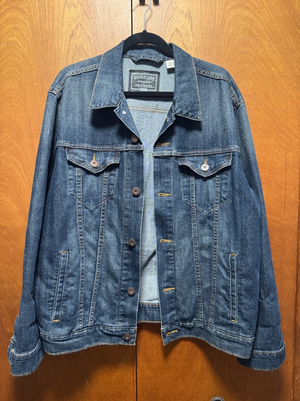 Levi Strauss Gold Men’s Denim Jacket. Size L.